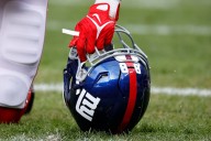 Former Giants linebacker faces battery charge in Florida incident
