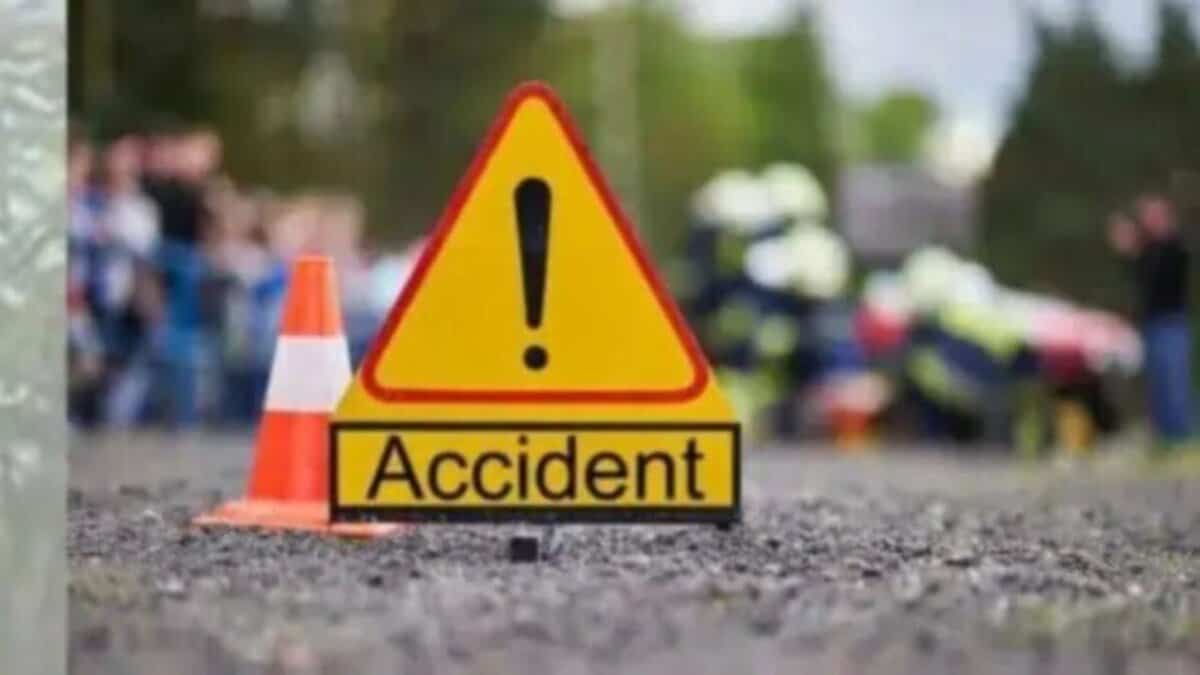 Three killed in accident in Telangana as auto hits parked truck