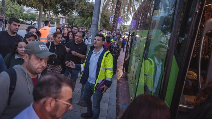 Renfe y Govern aprueban las primeras horas del dispositivo por las obras en Castelldefels a pesar de la resignación de los usuarios