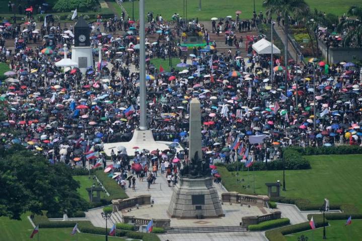 Dozens arrested and hurt in clashes with police near Philippine presidential palace