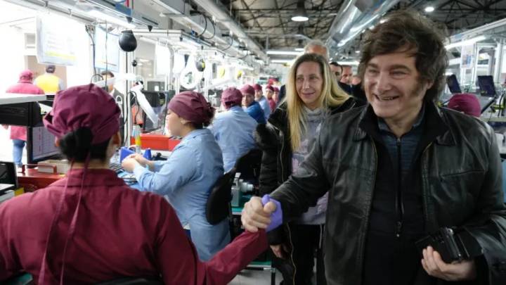 Javier Milei recorrió las plantas industriales de Newsan en Ushuaia