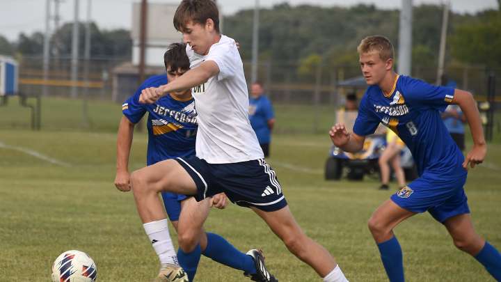 Top Performers: Airport wins battle of coaches who swapped jobs