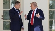 Trump recibe al presidente polaco con un sobrevuelo de cazas sobre la Casa Blanca