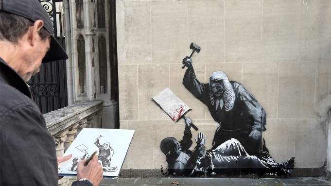A New Banksy Mural Appears at the Royal Courts of Justice in London