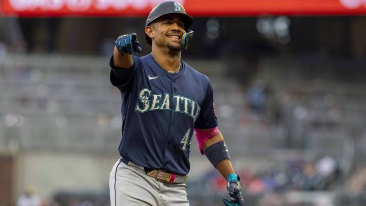 Rodríguez hits two homers to help Mariners down Braves 10