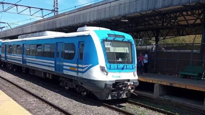 Los trenes circulan a 30 km/h: hay demoras en todas las líneas Por la medida gremial, las formaciones van casi a paso de hombre en reclamo por paritarias y mejoras laborales.