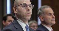 Comité del Senado aprueba al nominado de Trump para la junta de la Reserva Federal