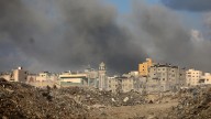 Hamás reclama a Israel que retroceda y deje de bombardear Gaza durante 24 horas para recuperar el contacto con dos rehenes