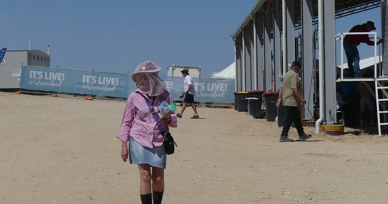No flies on fashionable at Melbourne Cup of the outback
