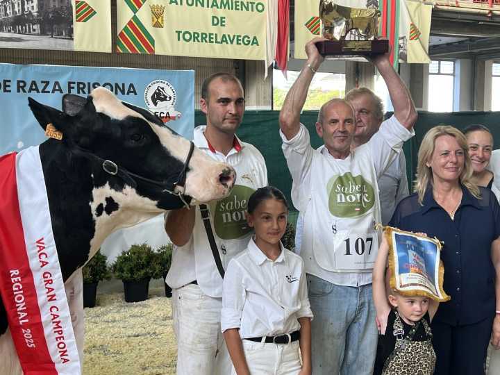 Cudaña arrasa en el Regional de frisonas y Arenetes Dallas, 'Gran Campeona 25'
