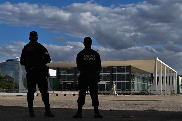 Refuerzan la seguridad de la Corte Suprema de Brasil en vísperas del juicio a Bolsonaro