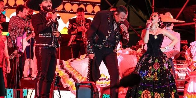 Entre besos, baile y despecho, los Aguilar estremecen al corazón de Guadalajara