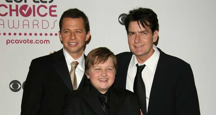 Wealthiest ‘Two And a Half Men’ Stars Ranked Lowest to Highest (& the Richest Has a Net Worth of $200 Million!) | Angus T Jones, Ashton Kutcher, Charlie Sheen, Conchata Ferrell, EG, Extended, Holland 