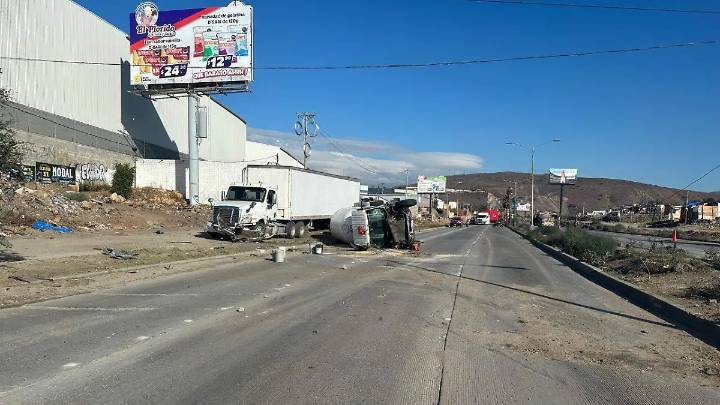 Aseguran a chofer de pipa de gas, presunto responsable de accidente en la Vía Rápida