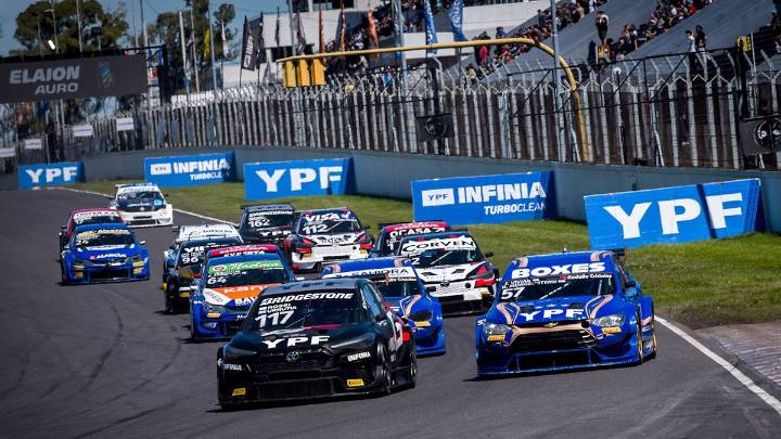 Matías Rossi-Santiago Urrutia ganaron los 200 km. de Buenos Aires en el TC 2000