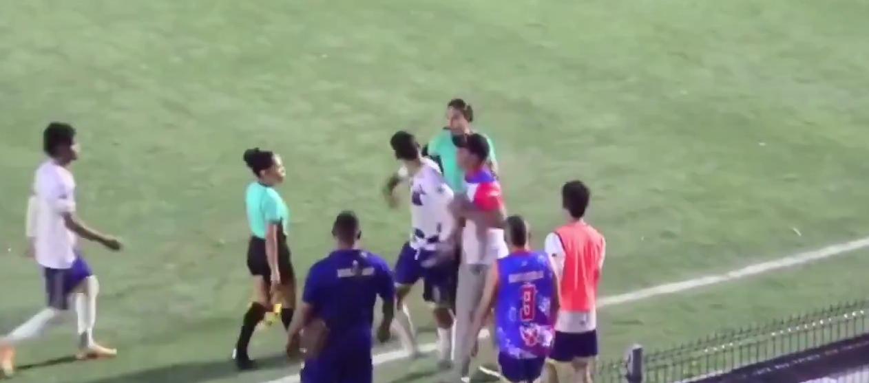 Escándalo en el fútbol colombiano: jugador abofetea a una árbitra en la Primera C