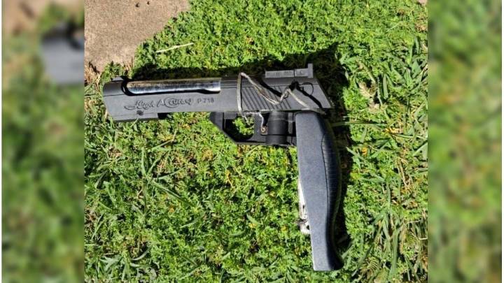 Demoran a dos hombres con réplica de arma de fuego en Paraná
