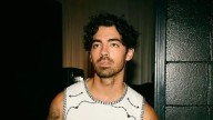 ¿Qué pasó con Joe Jonas? Cantante genera reacciones tras video viral limpiándose la nariz en el escenario