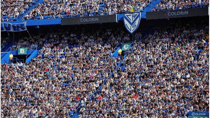 Vélez-Racing: operativo anti-infiltrados con cruce de padrones y dura sanción para hinchas
