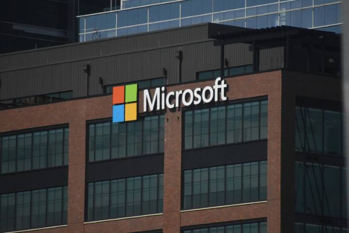 Microsoft adopta una nueva estrategia para amortizar su IA: despedir a vendedores para contratar a otros vendedores expertos en IA