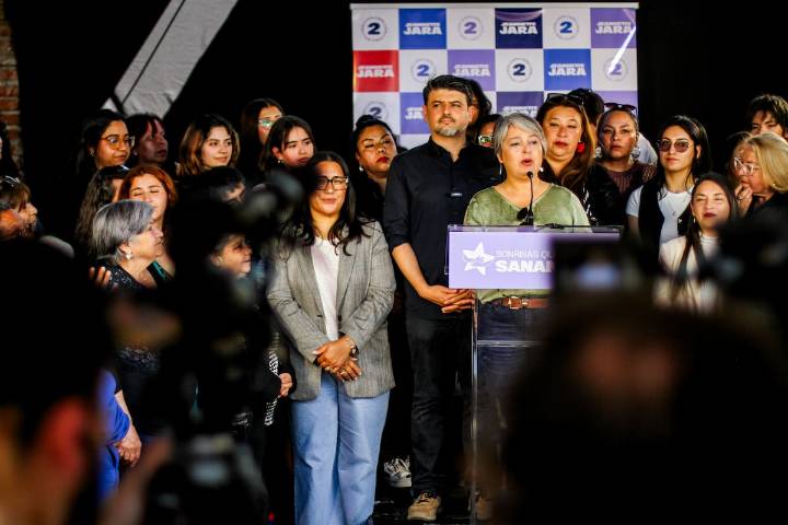 Reunión oficialista con Jeannette Jara despeja dudas: programa sigue sin retrasos y se daría a conocer “los primeros días de octubre”
