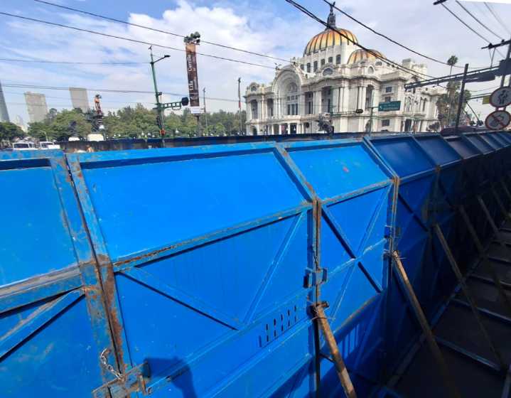 Monumentos y edificio públicos y privados protegidos por vallas metálicas