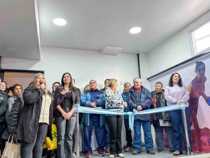 La Municipalidad inauguró la primera Cancha de Tejo techada