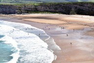 Misterio en la arena: la playa donde el Cantábrico revela sus naufragios