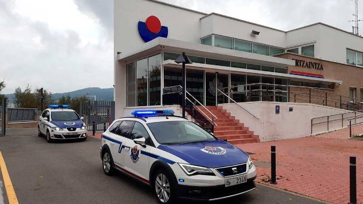 Mueren dos jóvenes en un trágico accidente de tráfico en Okondo (Álava)