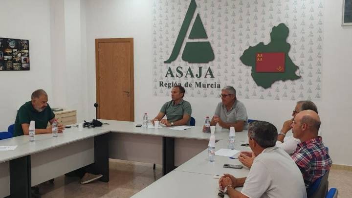 Los agricultores murcianos dan su apoyo a los regantes y prometen "la defensa al máximo del Trasvase Tajo