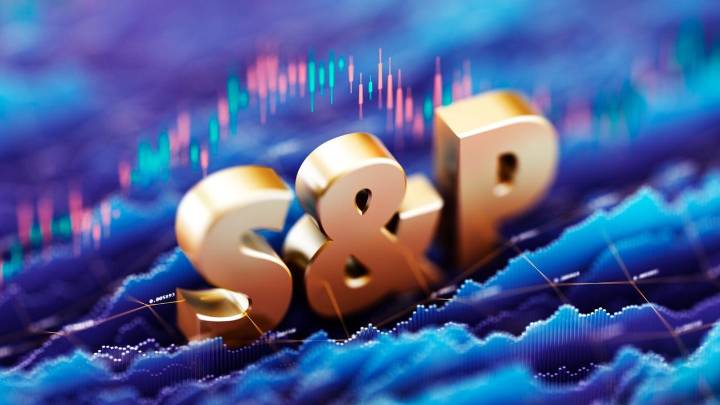 S&P 500 hits new all-time record high