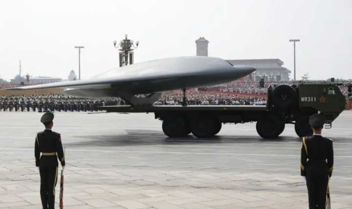 Exhibición de nuevo armamento de China en el desfile militar envía un mensaje de disuasión