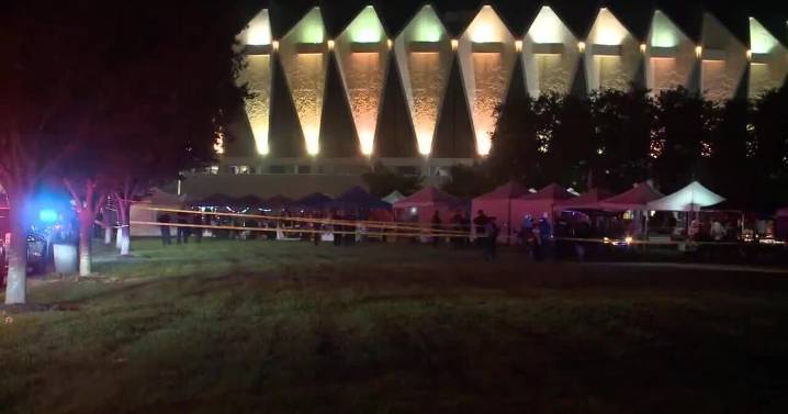 Stabbing leaves 1 dead, 2 hurt outside Hampton Coliseum during Phish concert