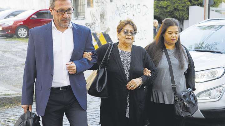 La Justicia ordenó el procesamiento y embargo de las hermanas de Maradona y del abogado Matías Morla