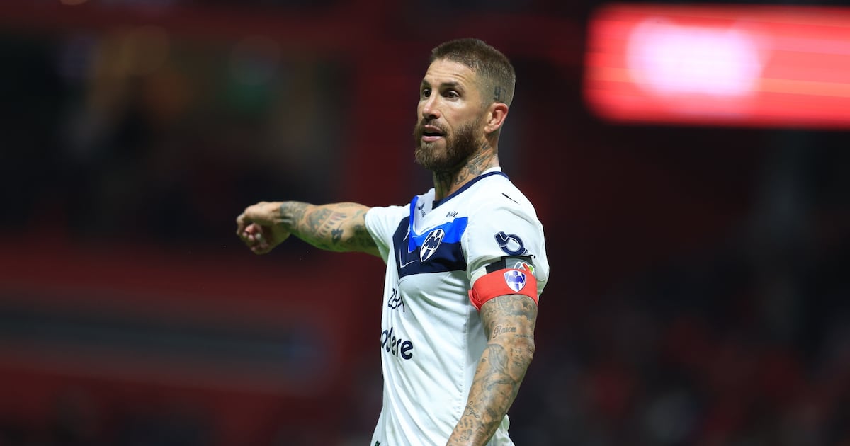 ¿Vestidor roto? Torrent lanza pedrada a Sergio Ramos tras penal fallado ante Toluca
