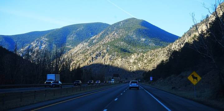 Heavy leaf-peeping traffic expected along I-70 Mountain Corridor this weekend: CDOT