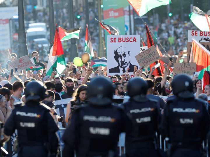 Spain’s Vuelta cycling finale abandoned after massive pro