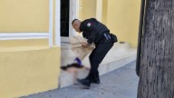 Trabajador es apuñalado al intentar evitar asalto en puesto de tacos en el Centro de Monterrey