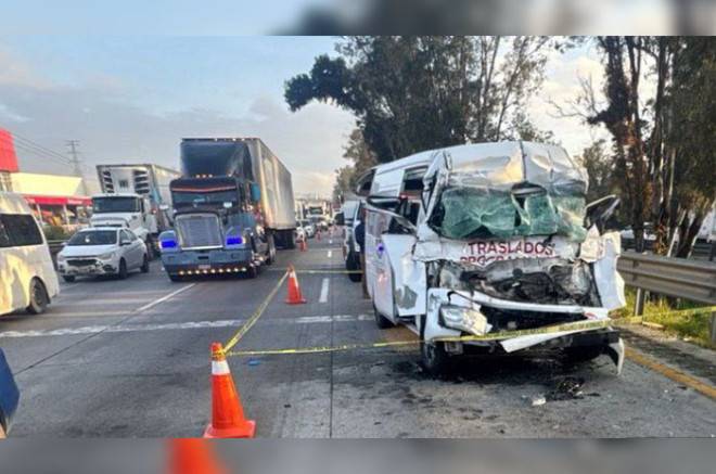 Mueren dos al chocar ambulancia en la México