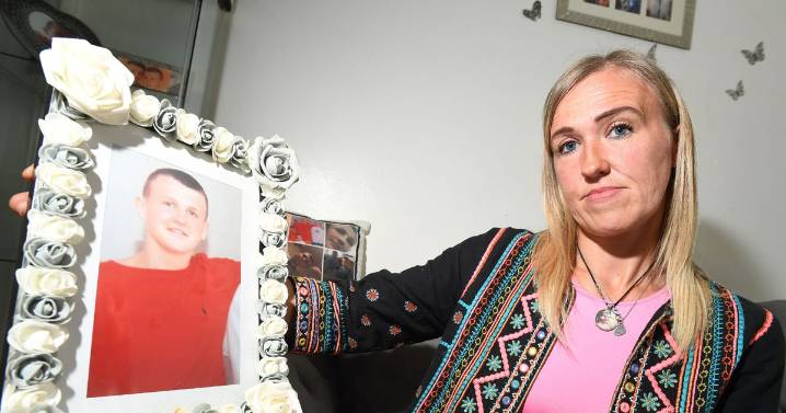Ministers quietly abandon zero tolerance knife policy despite wave of youth crime