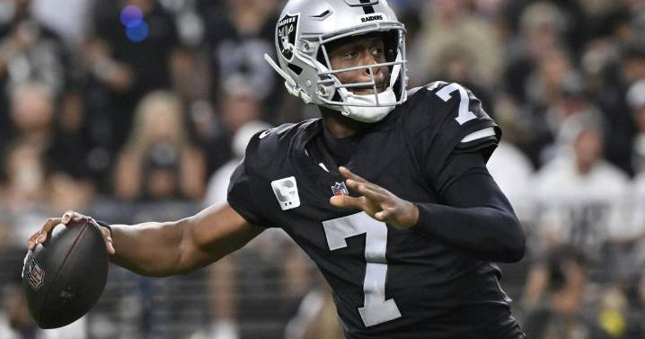 Raiders QB Geno Smith wants to go long, but the deep pass isn't always there