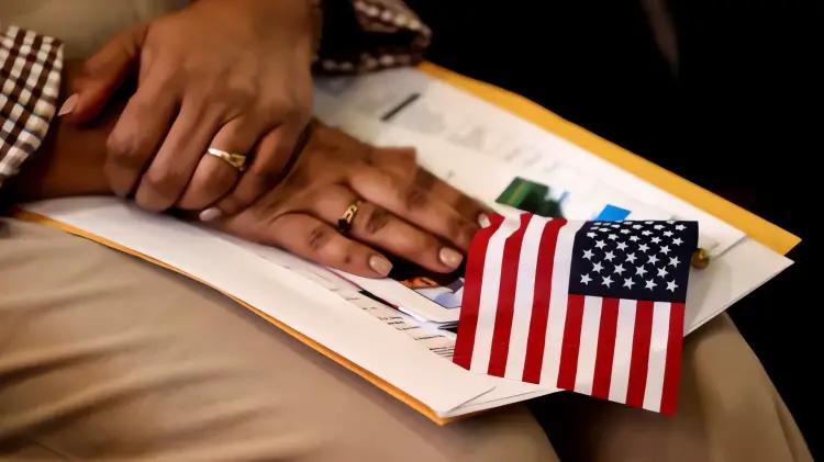 Estados Unidos planea endurecer examen de ciudadanía para migrantes