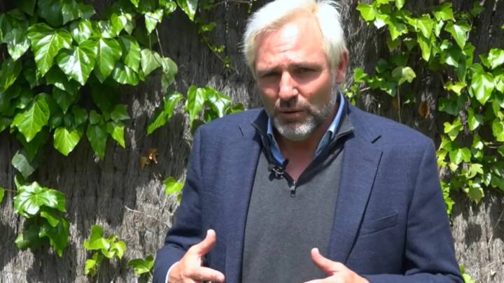Santi Cañizares se casa por tercera vez, con una joven a la que conoció en las redes sociales