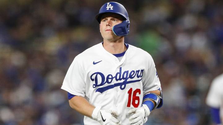 Dodgers' Will Smith lands on 10-day IL with bruised right hand