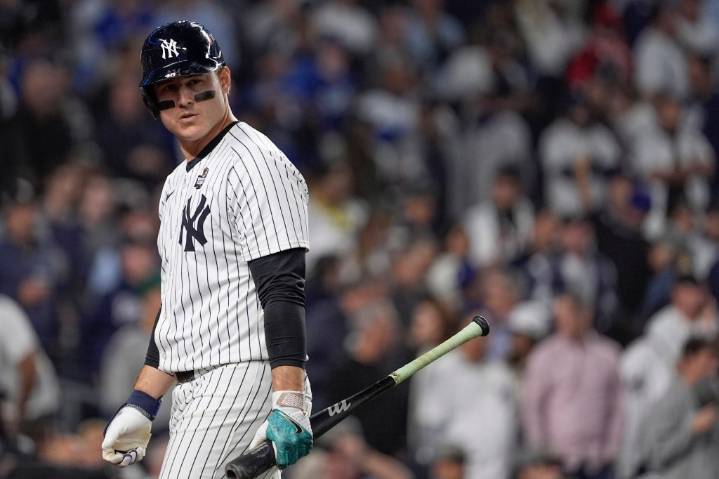 Ex-Yankee Anthony Rizzo announces his retirement