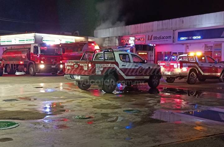 Incendio en Mérida: arrasa local de ropa en Francisco de Montejo