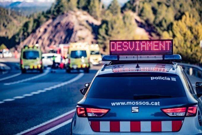 Muere un hombre tras volcar la excavadora con la que trabajaba en Barcelona