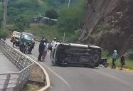 Conductor perdió el control, se volcó y resultó herido en El Ziruma