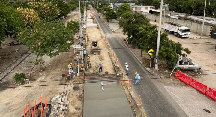 $10 mil millones invertidos y 40% de avance: así va la intervención de la vía Alterna El Director de Invías explicó que las mejoras se adelantan a lo largo de 2km sectorizados.