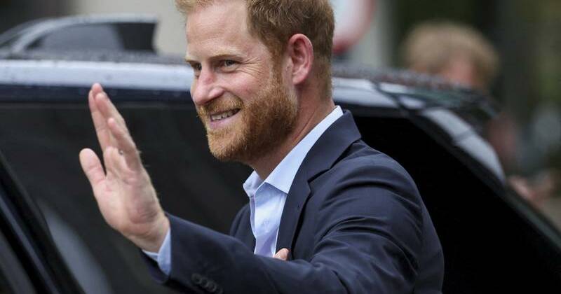 Prince Harry makes surprise visit to Ukraine
